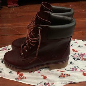 Size 7 brand new Burgundy Timberlands